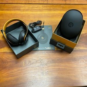 Beats Studio 3 Wireless midnight black gold